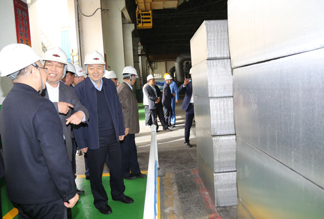 河南省企業(yè)聯(lián)合會、企業(yè)家協(xié)會會長梁鐵山一行到萬基控股集團(tuán)調(diào)研指導(dǎo)工作