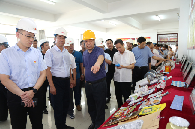 舞鋼市市委副書記、市長朱志騫率隊到洛陽萬基鋁加工有限公司觀摩