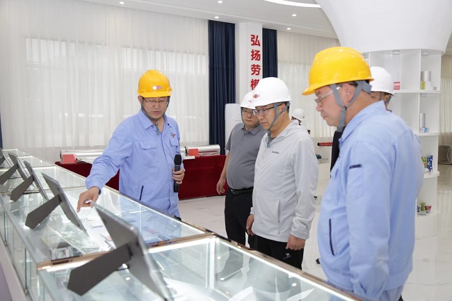 新安縣縣委常委、副縣長吳良到萬基控股集團(tuán)調(diào)研