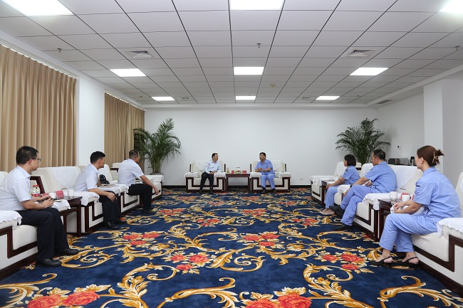中國銀行洛陽分行黨委書記、行長楊東陽一行到萬基控股集團(tuán)調(diào)研