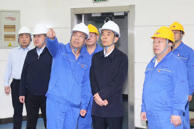 新安縣委副書記、代縣長崔占科到萬基控股集團(tuán)調(diào)研