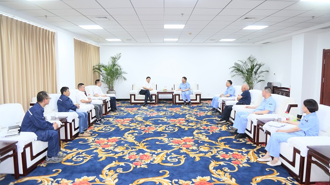 中電建河南工程有限公司黨委書(shū)記、董事長(zhǎng)劉長(zhǎng)龍一行到萬(wàn)基控股集團(tuán)交流訪談