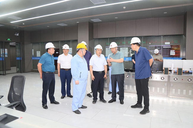 河南省經(jīng)濟(jì)戰(zhàn)略學(xué)會(huì)會(huì)長(zhǎng)吳孟鐸一行到萬基控股集團(tuán)調(diào)研